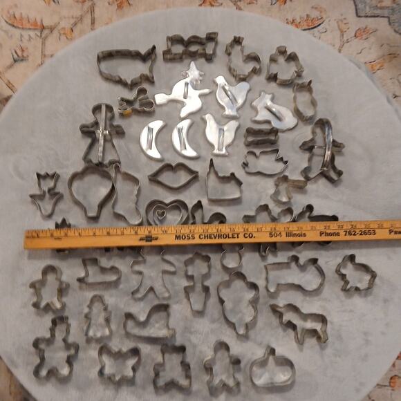 Lot of 45 Aluminum Metal Misc. Sizes & Shapes Cookie Cutters 7 with Handles - Picture 10 of 11